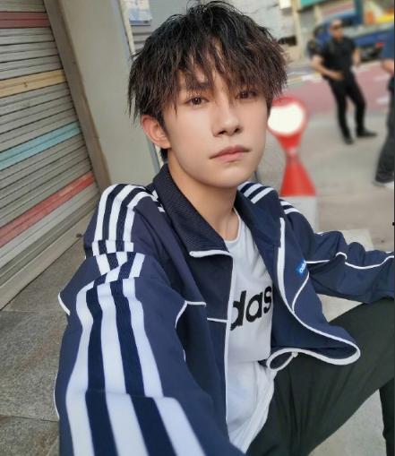 易烊千玺明星爆料视频播放,揭秘明星幕后生活